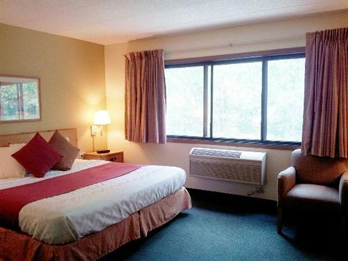 Boarders Inn & Suites By Cobblestone Hotels - Wautoma Екстер'єр фото