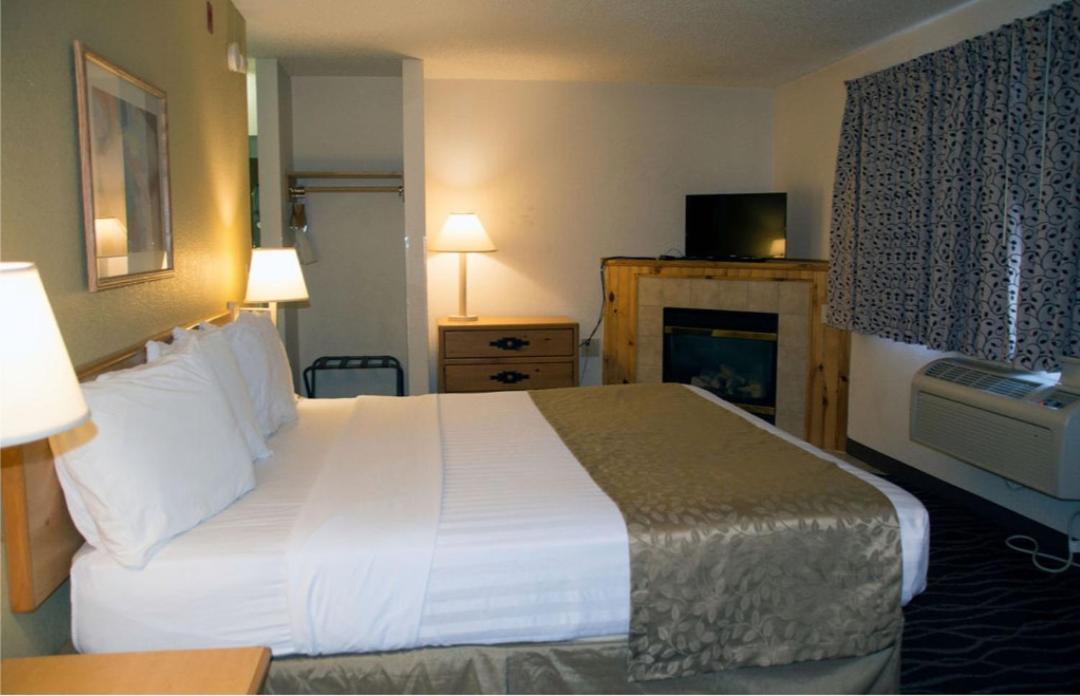 Boarders Inn & Suites By Cobblestone Hotels - Wautoma Екстер'єр фото